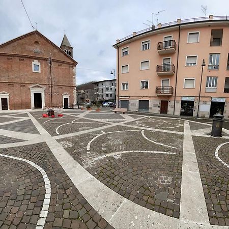 Al Campanile Centro Storico Ampio Luminoso E Panoramico Appartamento Trilocale Carsoli Exterior photo