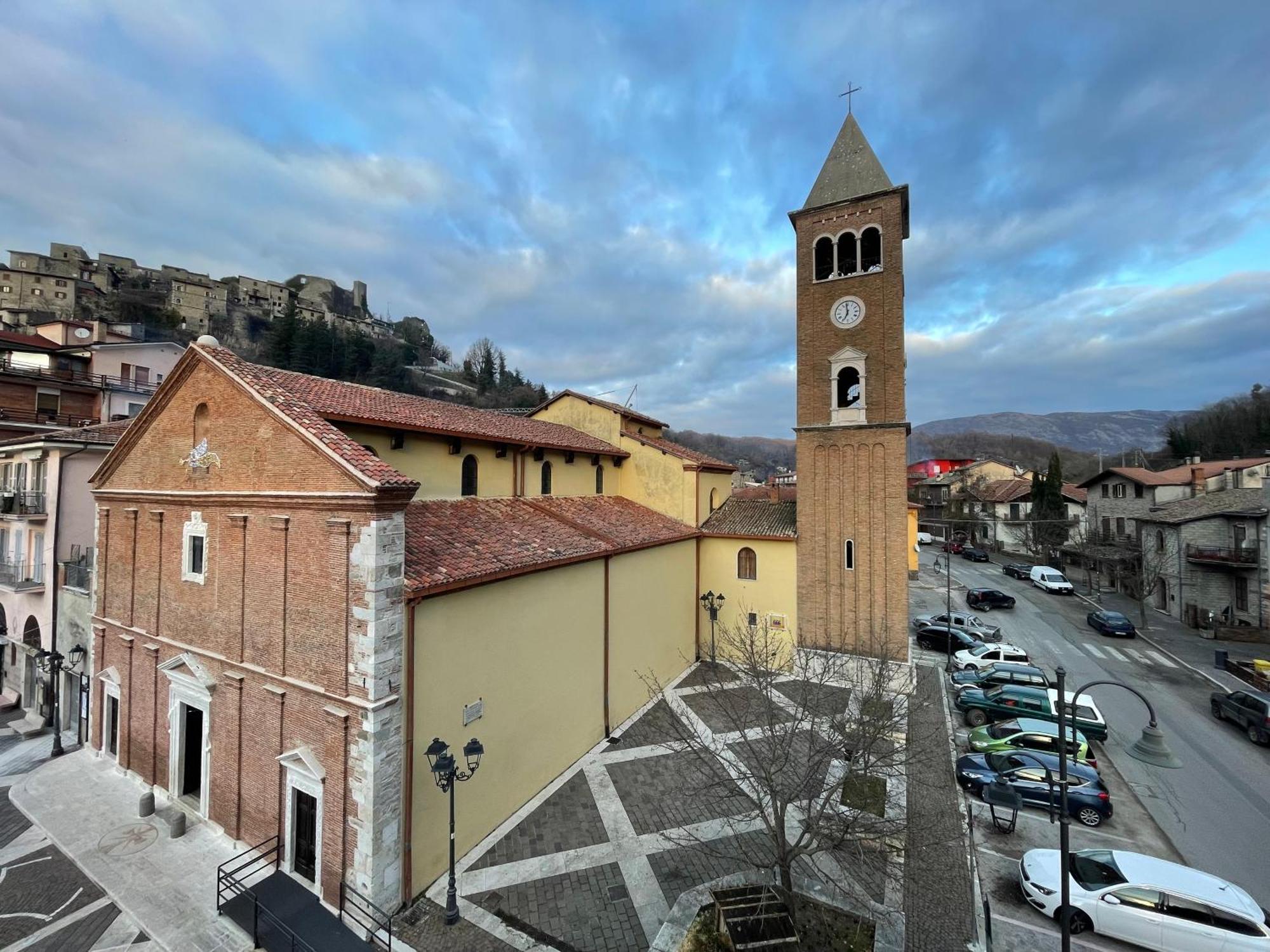 Al Campanile Centro Storico Ampio Luminoso E Panoramico Appartamento Trilocale Carsoli Exterior photo